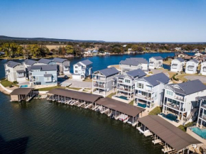 Lakeside Property with Temperature Control Pool on Lake LBJ